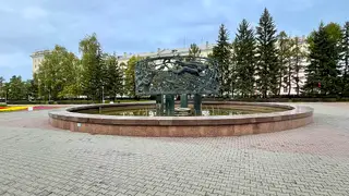 Площадь Ветеранов и фонтан «Космос» в Барнауле