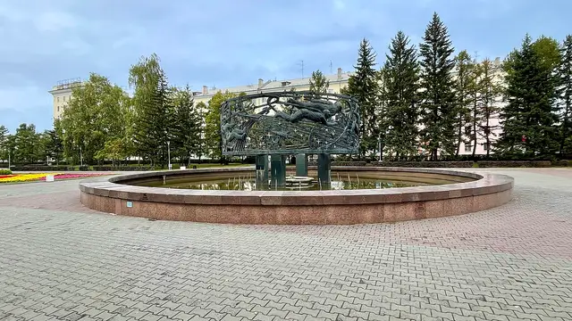 Площадь Ветеранов и фонтан «Космос» в Барнауле