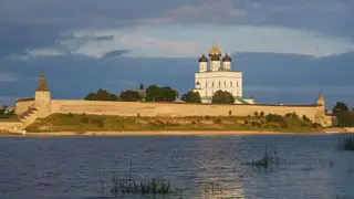 Псковский кремль в вечернем свете