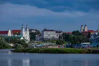 Панорама центра Минска и набережной Свислочи